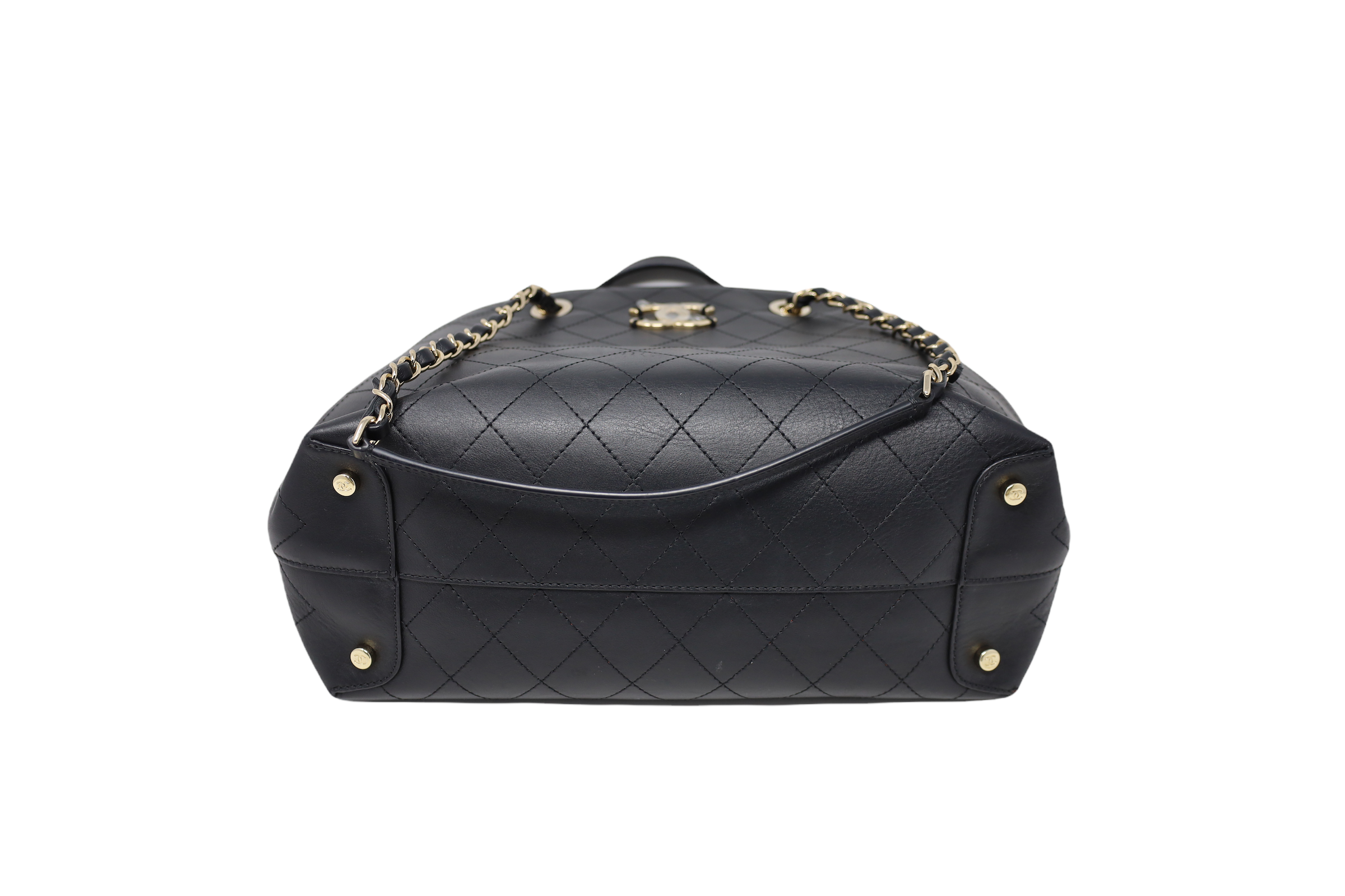 Small pouch - Grained calfskin & gold-tone metal, black — Fashion